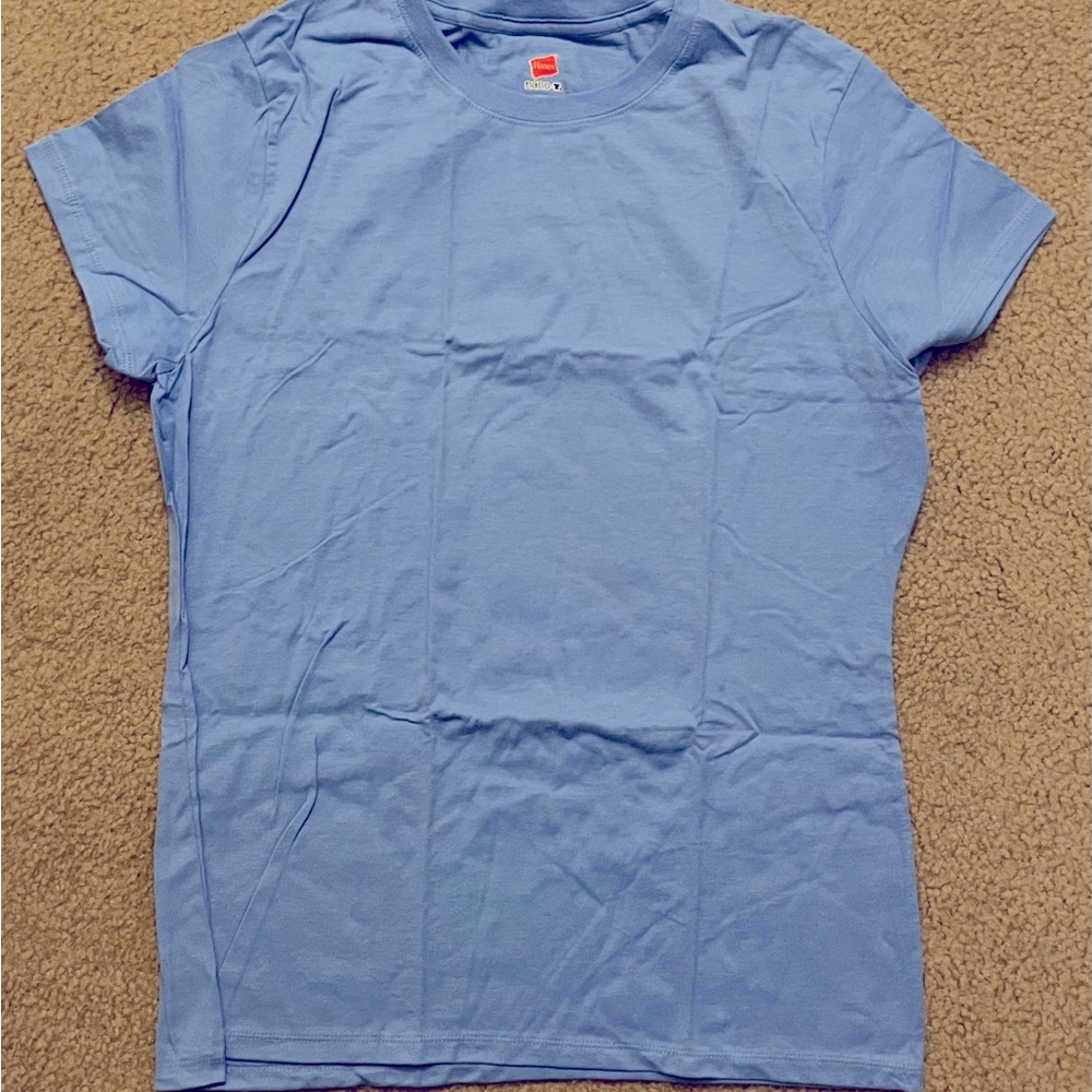 New Hanes Women’s Nano T. Size medium.